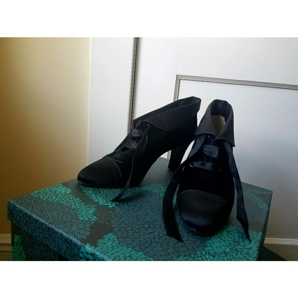 VINTAGE CHANEL Black Velvet and Silk Ankle Boots - Picture 3 of 7